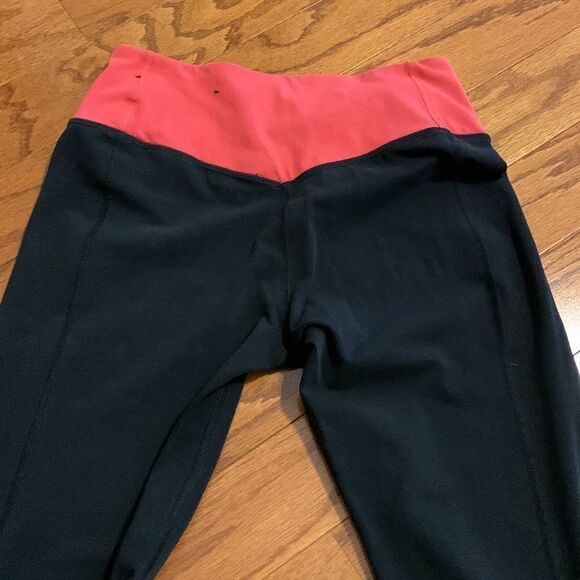 Nike size small dry fit pink and black leggings - Picture 6 of 6